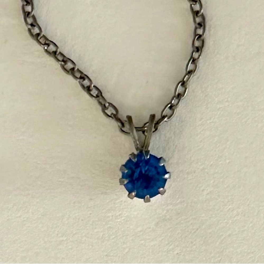Blue sapphire necklace stone on silver chain